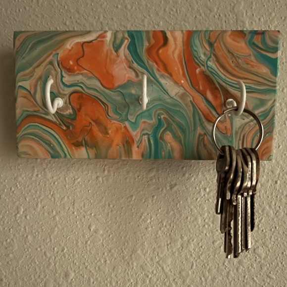 Marble painted wall hanger - Picture 1 of 8